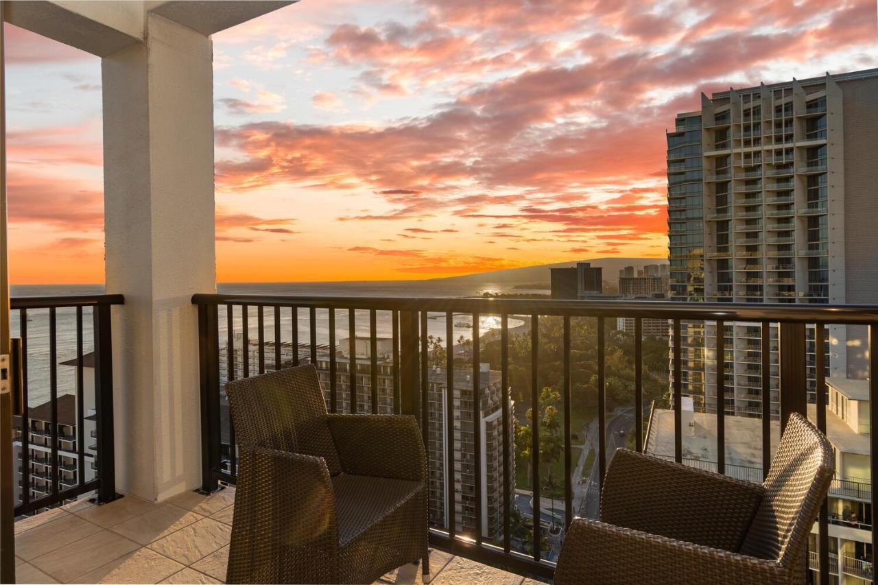 Oceanview Penthouse Suite Honolulu Exterior photo